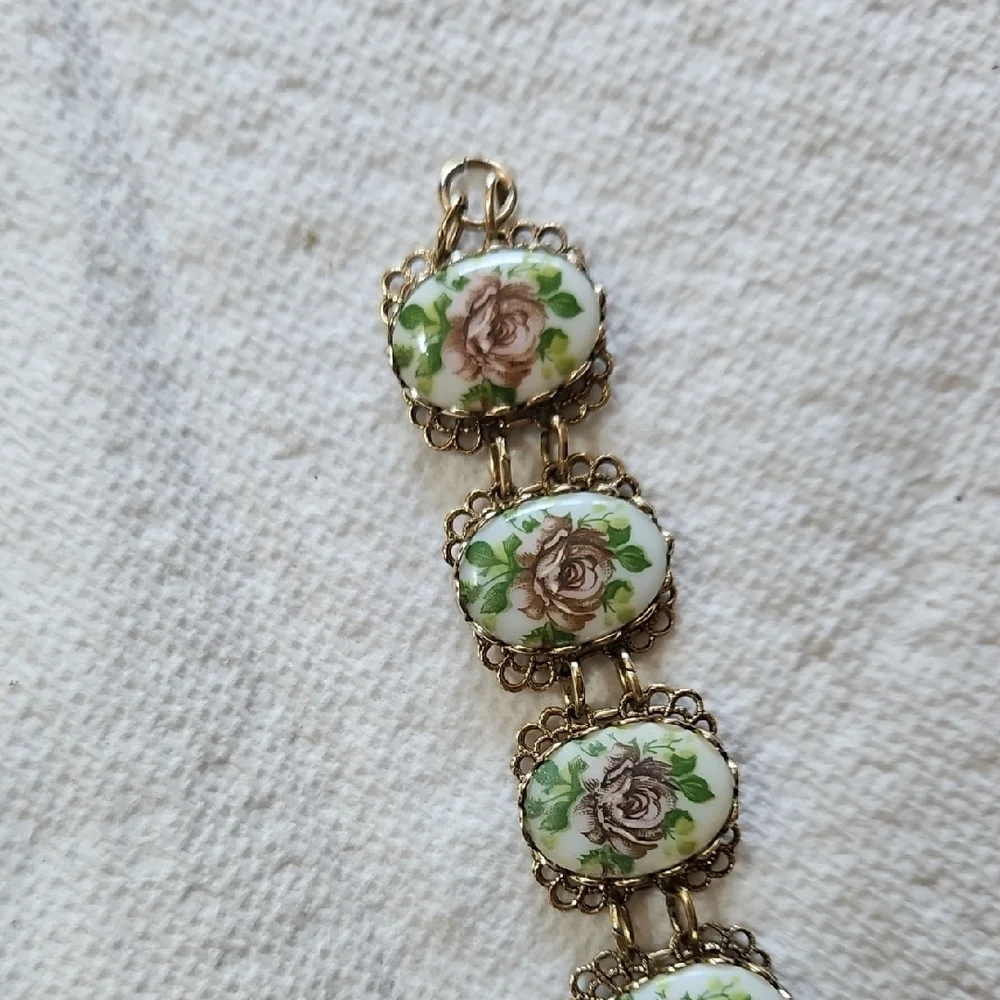 VNT Porcelain Rose Cameo Bracelet - Picture 6 of 11